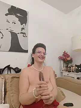 RebeccaNoble Show in webcam