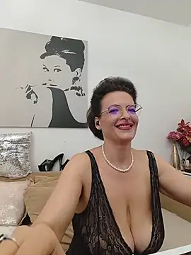 RebeccaNoble Adlı Modelin Canlı XXX Sohbeti