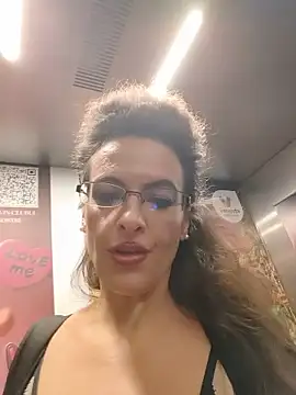 RebeccaNoble Show in webcam