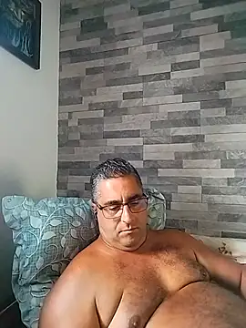 ADRIAN_ADI40: διαδικτυακό σόου στην κάμερα
