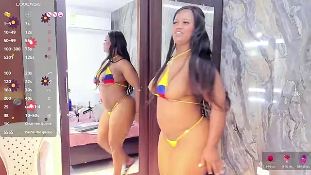 LauraSaenz01 Show in webcam