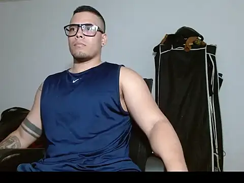 Danielsbigcum Adlı Modelin Canlı XXX Sohbeti