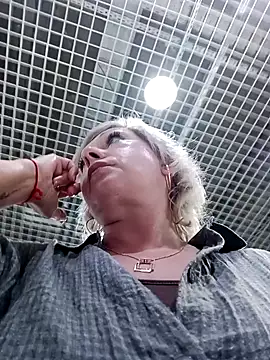 EmilyFanks' Live XXX Chat