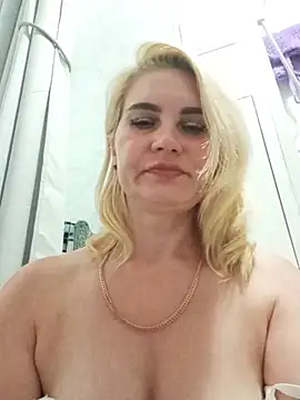 Chat +18 de JennyOMay ao vivo