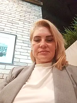 JennyOMay Adlı Modelin Canlı XXX Sohbeti