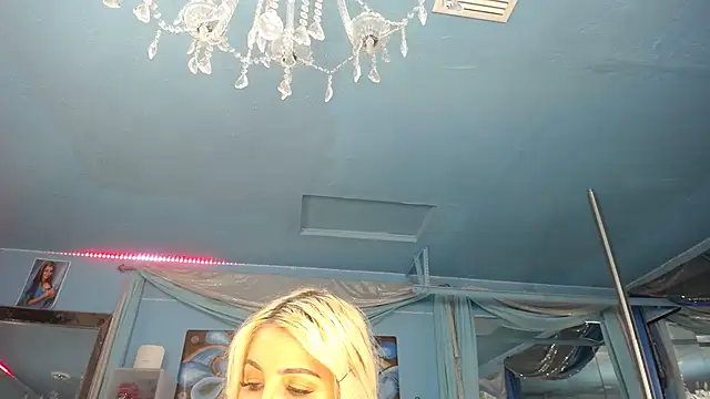 Онлайн чат ADRIANNA_FOX