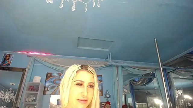 XXX chat uživo modela ADRIANNA_FOX