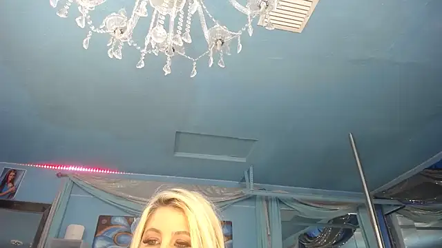 Chat +18 de ADRIANNA_FOX ao vivo