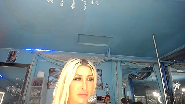 Вебкам-шоу ADRIANNA_FOX