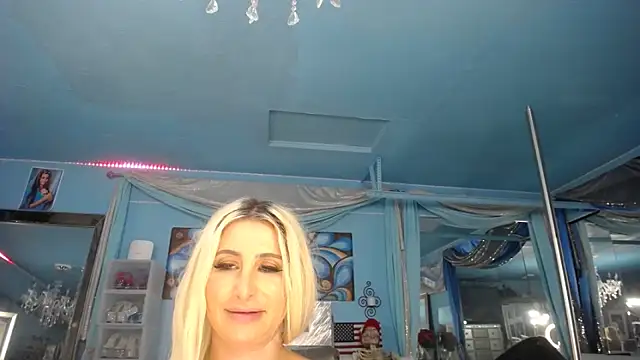 แชท XXX สด ของ ADRIANNA_FOX