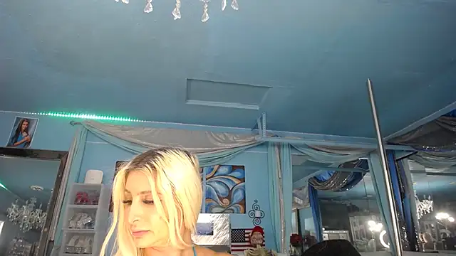 Онлайн чат XXX ADRIANNA_FOX