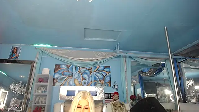 ADRIANNA_FOXのライブXXXチャット