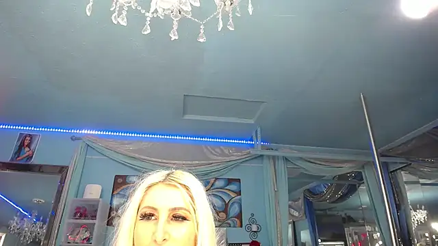 Chat XXX en directo de ADRIANNA_FOX