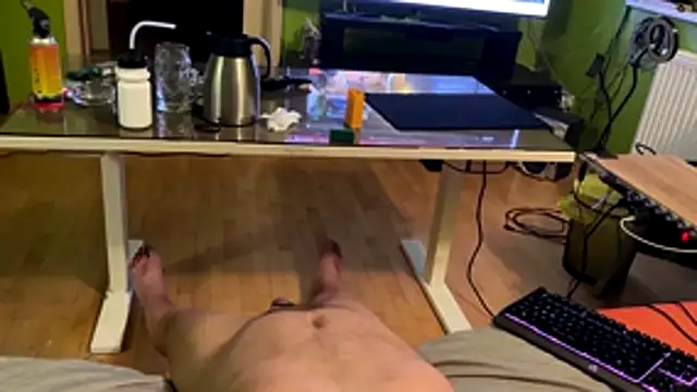 Show modela OndruSuk na web-kameri