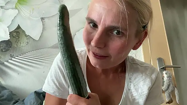 s-te-fan-i's Live XXX Chat