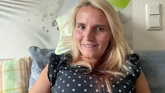 Show modela s-te-fan-i na web-kameri