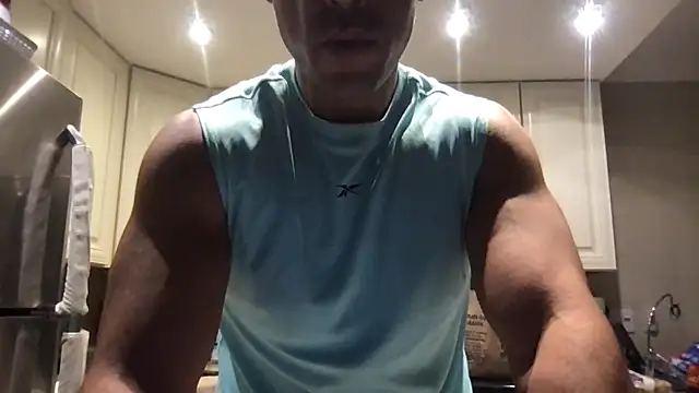 Pokazy przed kamerką – BigGuyMuscle
