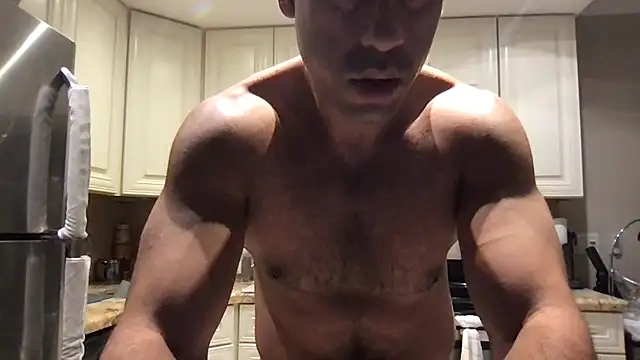 BigGuyMuscle: διαδικτυακό σόου στην κάμερα