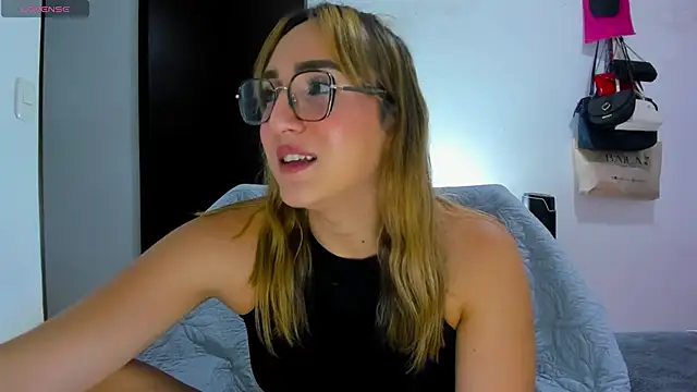 Doll_Andrea Pertunjukan Webcam