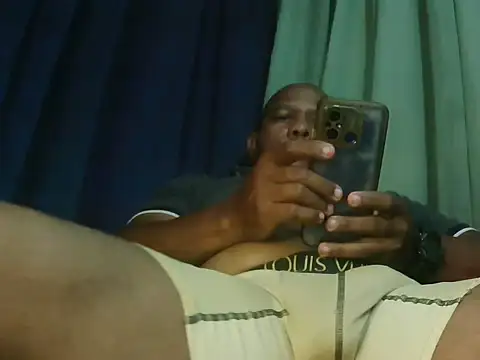 bigblackcock75 webkamerás műsora