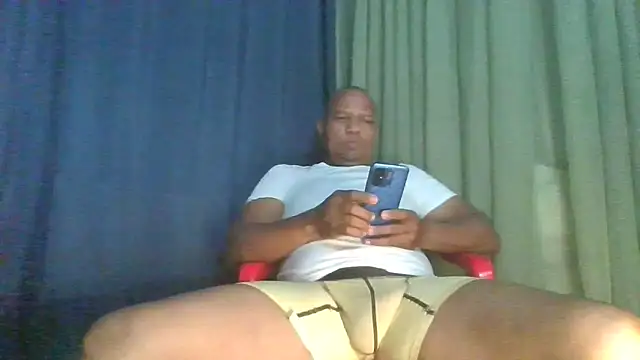 bigblackcock75 Show Webcam