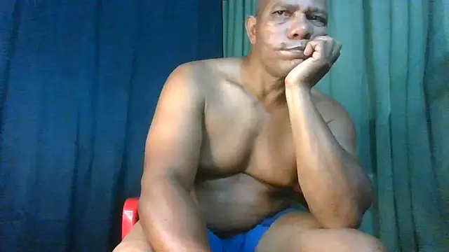 bigblackcock75 webkamerás műsora