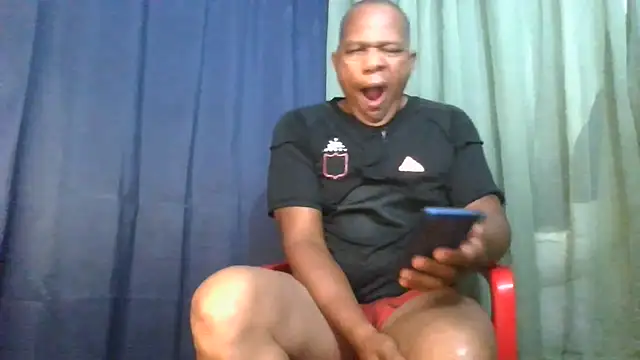 Pokazy przed kamerką – bigblackcock75