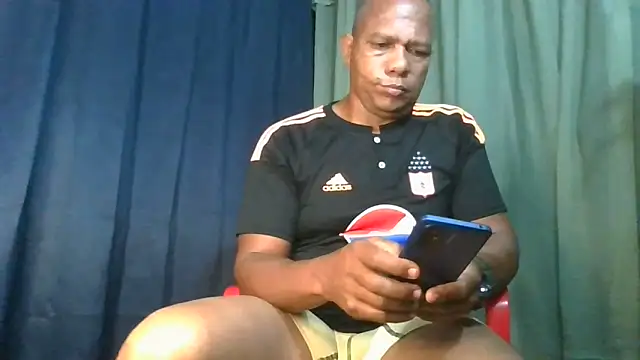 bigblackcock75 在線直播表演