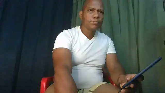 bigblackcock75 Show Webcam