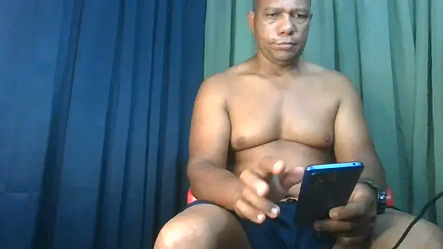 bigblackcock75 webcam show