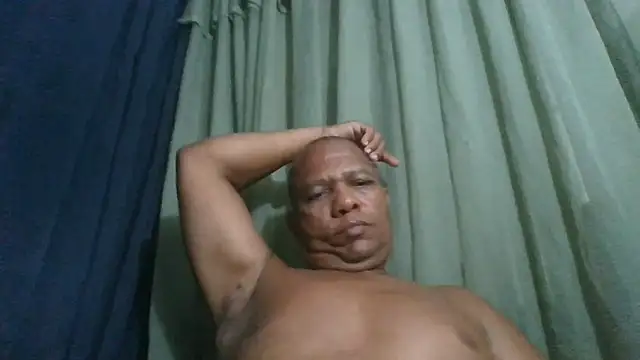 bigblackcock75 网络视讯表演