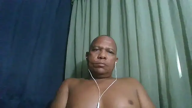 bigblackcock75 Show Webcam