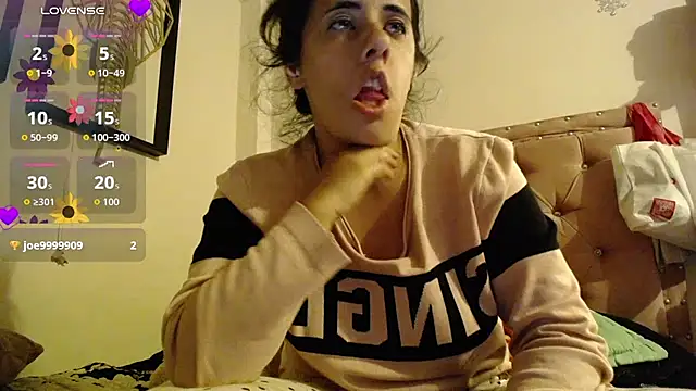 annarose19 Show in webcam