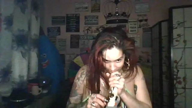 latinacubana: διαδικτυακό σόου στην κάμερα