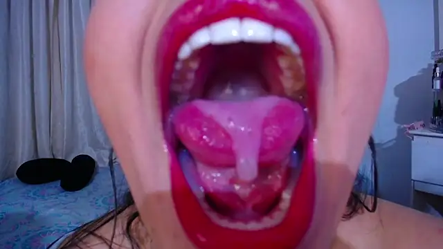 Sharlottee's Webcam Show