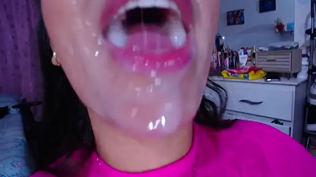 Sharlottee Webcam Show