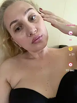 YourBlondee's Live Sex Cam Show