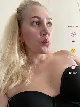 YourBlondee 现场聊天室