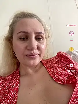 YourBlondee লাইভ চ্যাট রুম