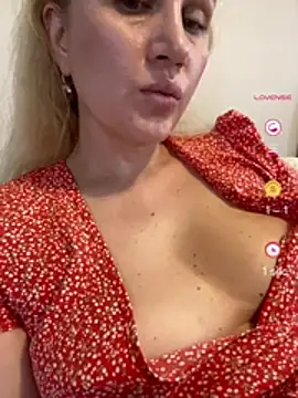 YourBlondee's Live Sex Cam Show