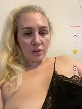 YourBlondee's Webcam Show
