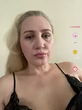 YourBlondeeのウェブカメラショー
