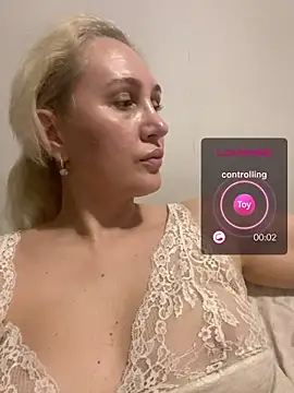 YourBlondee's Webcam Show