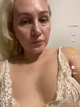 YourBlondee's Webcam Show