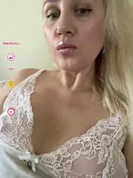 YourBlondee 网络视讯表演