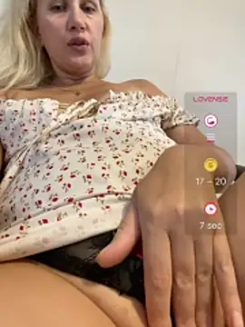YourBlondee Adlı Modelin Web Kamerası Şovu