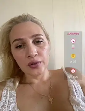 YourBlondee's Webcam Show