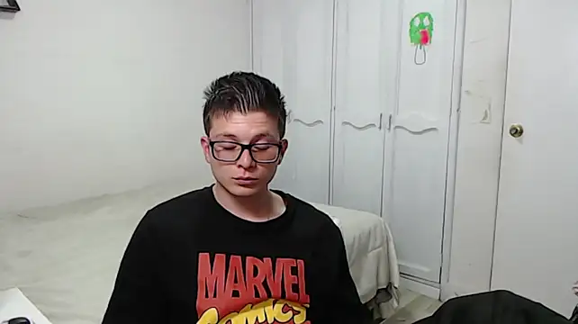 Show modela MathewCollin na web-kameri
