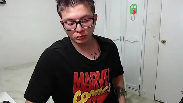 Show modela MathewCollin na web-kameri