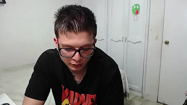 Show modela MathewCollin na web-kameri